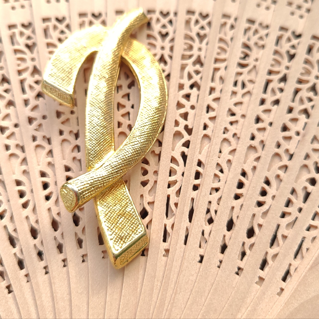 Antique Gold Textured Brooch